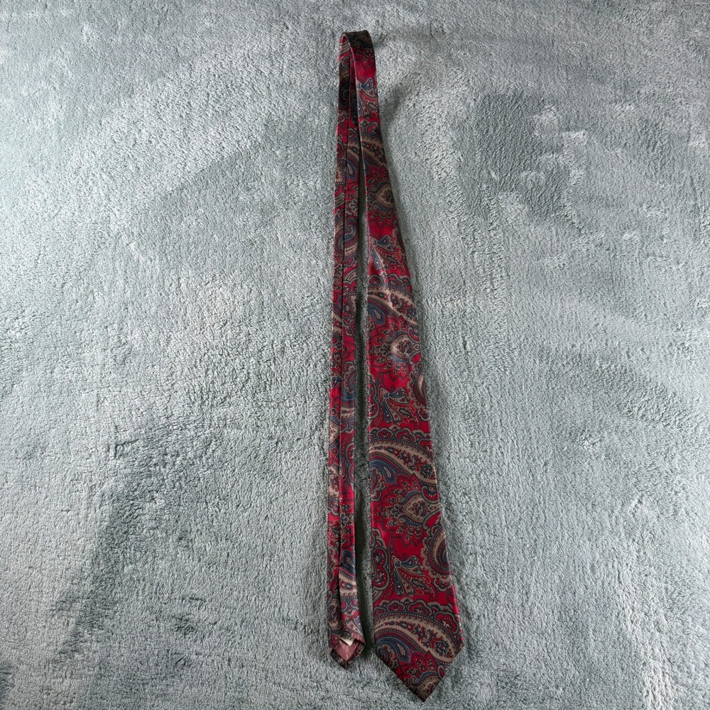 Vintage Red Paisley Silk Necktie Made in USA RN22356 Classic Mens Tie